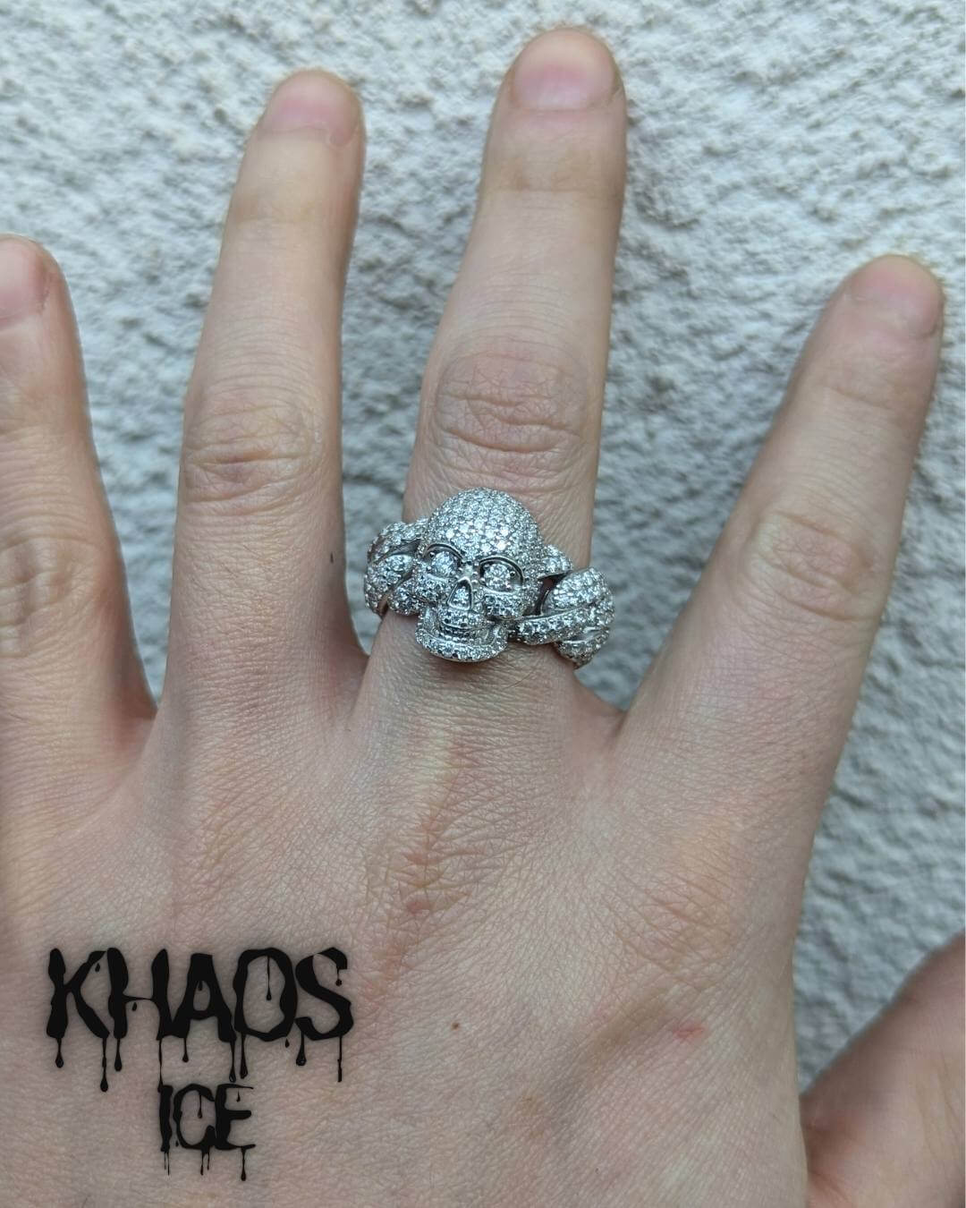 Anillo calavera moissanita