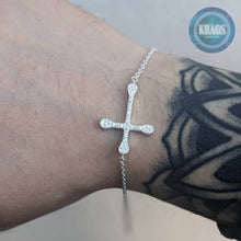 Cargar imagen en el visor de la galería, Pulsera cruz con zircones
